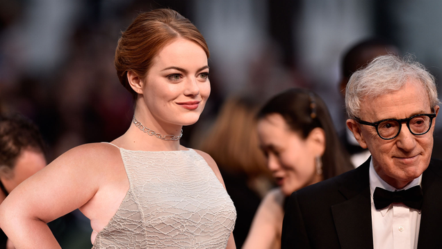 Illustration for article titled 8 Photos Of Fat Emma Stone That I Have Brought To You From My Dimension At Great Personal Cost